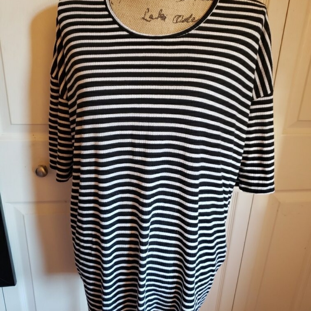 black and white stripe